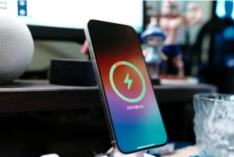 武隆苹果15换屏服务分享用什么充电器给iPhone15充电更好 
